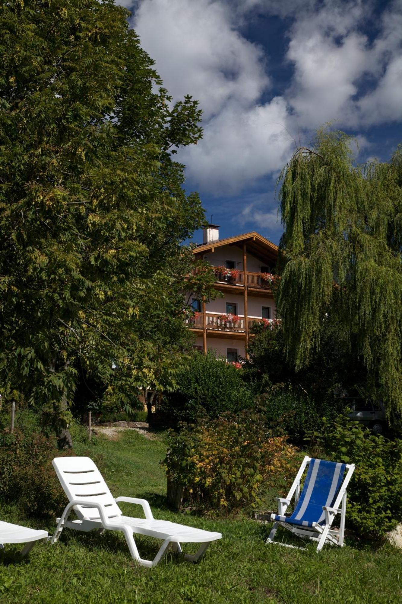 Albergo Bellaria Carano Kültér fotó