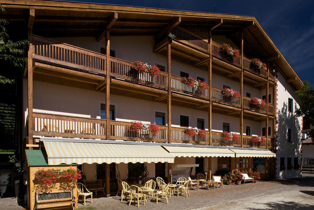 Albergo Bellaria Carano Kültér fotó